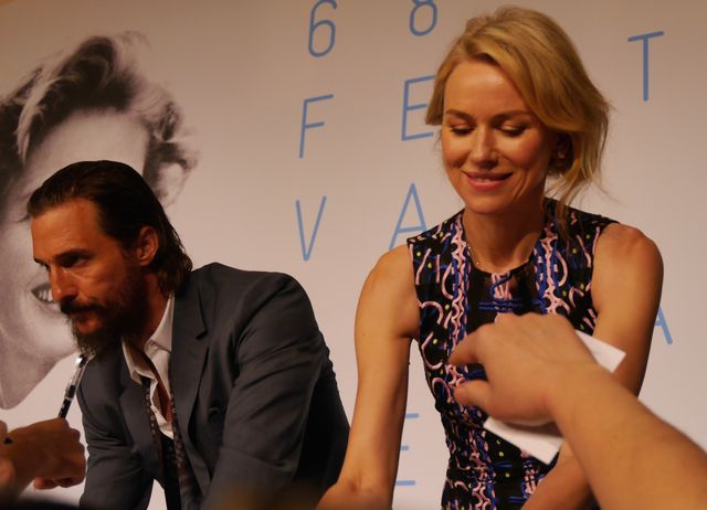 マシュー・マコノヒーがサイン攻め！『The Sea of Trees』カンヌ公式会見フォトギャラリー（16枚目）