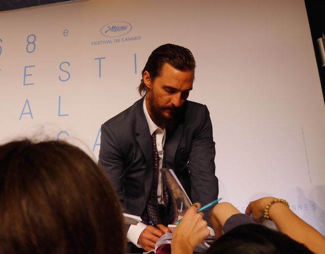 マシュー・マコノヒーがサイン攻め！『The Sea of Trees』カンヌ公式会見フォトギャラリー（17枚目）