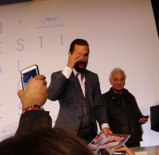 マシュー・マコノヒーがサイン攻め！『The Sea of Trees』カンヌ公式会見フォトギャラリー（20枚目）