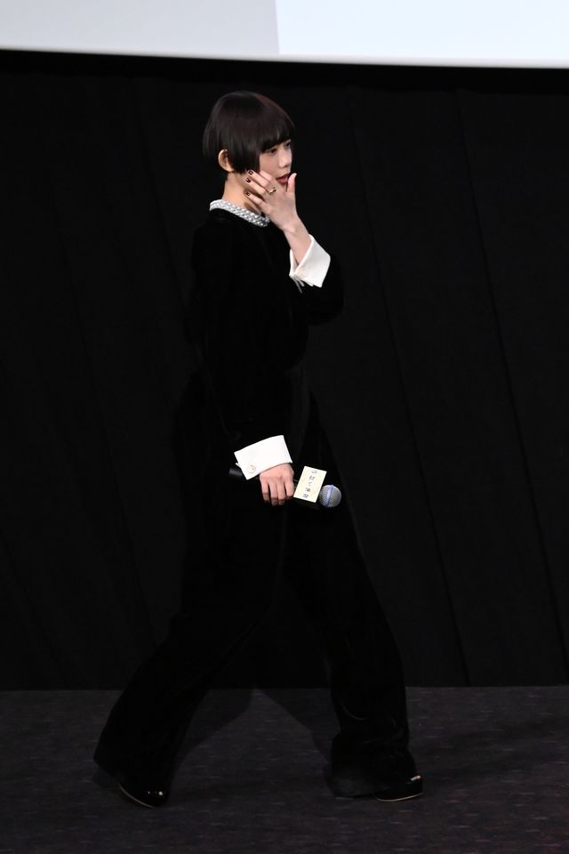 広瀬すず、シースルーの装いで登壇！杉咲花＆清原果耶と美の競演『片思い世界』公開記念舞台あいさつ（5枚目）