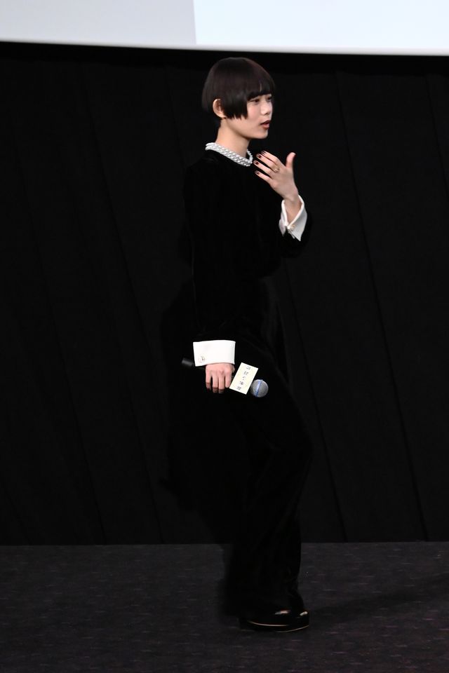 広瀬すず、シースルーの装いで登壇！杉咲花＆清原果耶と美の競演『片思い世界』公開記念舞台あいさつ（6枚目）