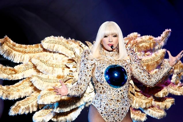 レディー・ガガ、来日公演で生着替え！フォトギャラリー（2枚目）
