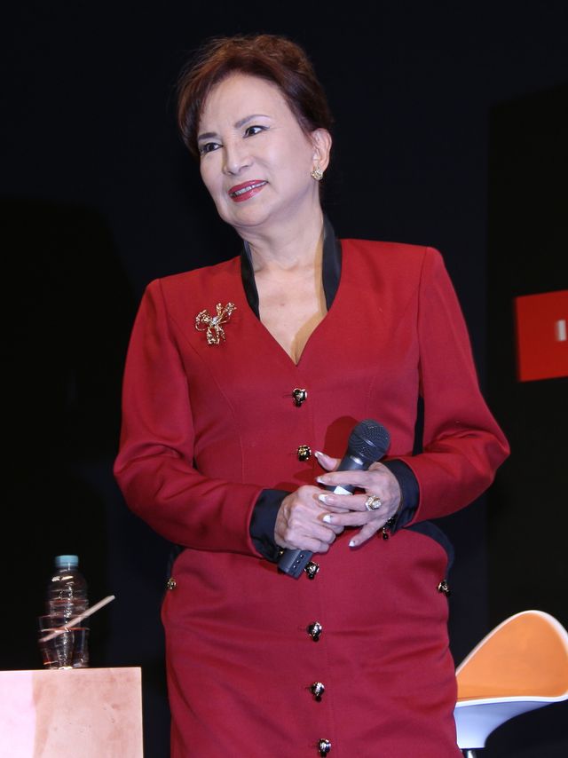 カルーセル麻紀、やしきたかじんさんをしのぶ…フォトギャラリー（2枚目）