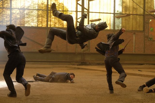 宿敵はジョーカー…ではなくピエロ！『バッドマン　史上最低のスーパーヒーロー』場面写真（5枚目）