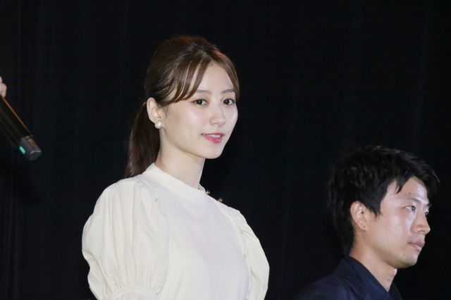 中条あやみの美スマイル！『正しいバスの見分けかた』『なれない二人』初日舞台あいさつ（8枚目）