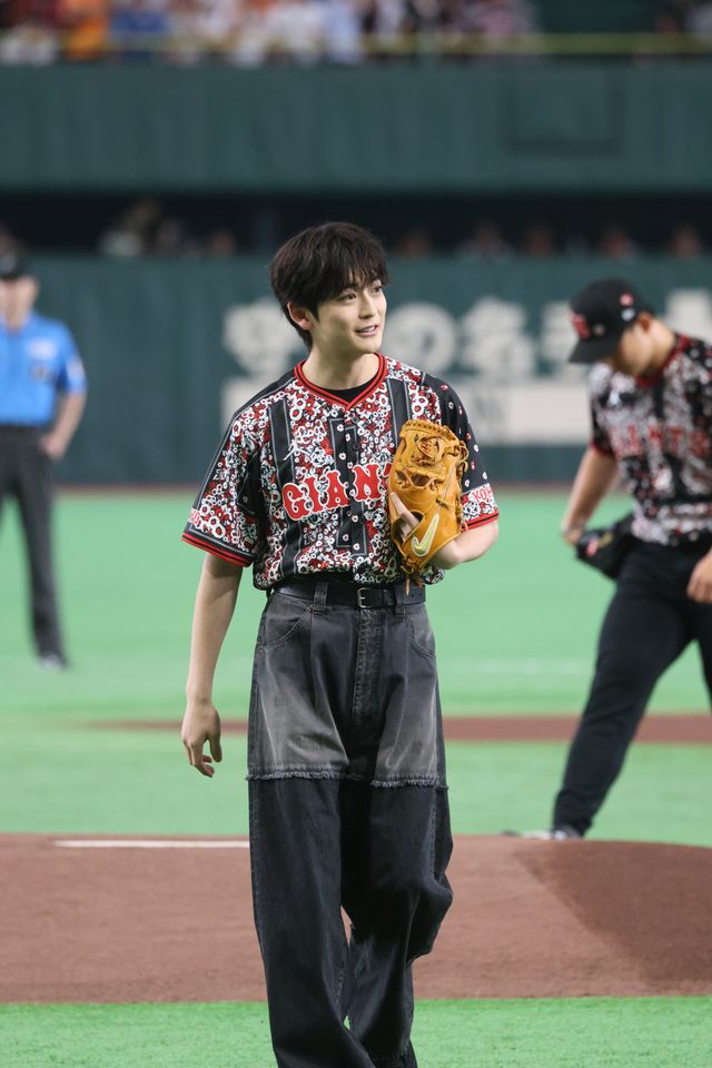 高橋文哉、東京ドーム始球式に登板！ノーバウンド投球披露（3枚目）