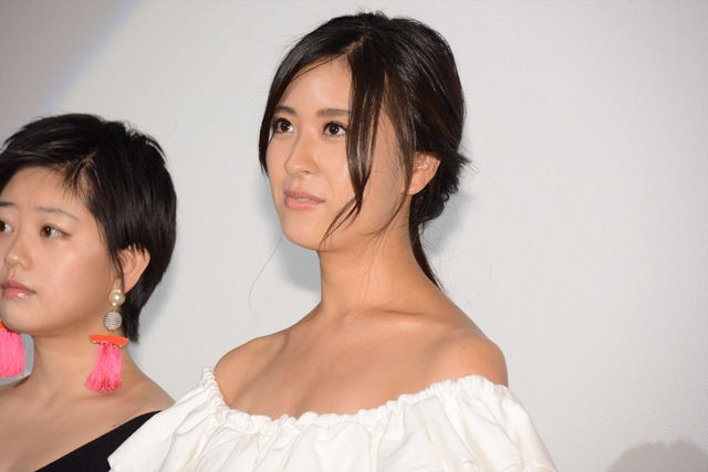 元AKB48・冨手麻妙、ハプニングバーを初体験！　画像ギャラリー（4枚目）