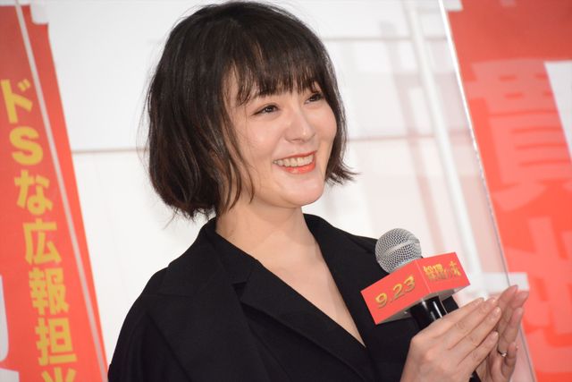 中谷美紀、神々しい美しさで田中圭らを圧倒！『総理の夫』初日舞台あいさつ（6枚目）