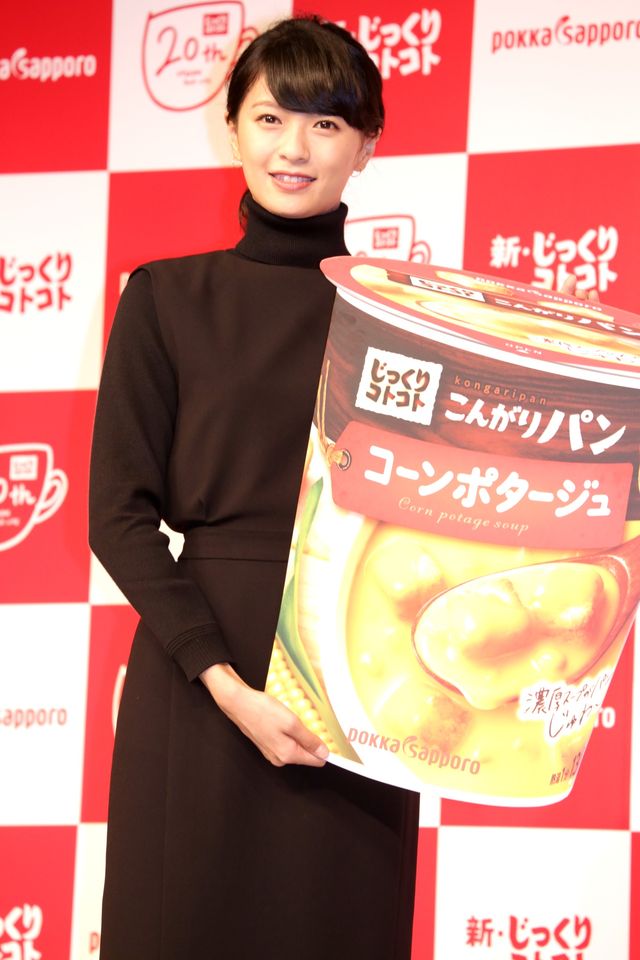 この服でもわかるスタイルの良さ！榮倉奈々「じっくりコトコト」ブランド新CM発表会フォトギャラリー（9枚目）