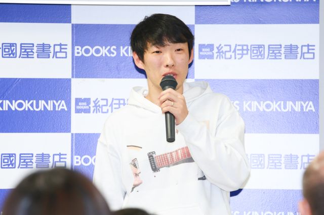 佐村河内守氏を扱った『FAKE』DVDはディレクターズカット版！　追加シーンは盲目の少女の訪問など　画像ギャラリー：フォトギャラリー