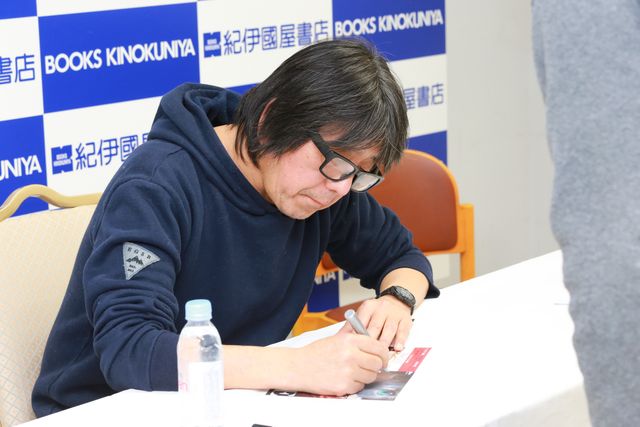 佐村河内守氏を扱った『FAKE』DVDはディレクターズカット版！　追加シーンは盲目の少女の訪問など　画像ギャラリー（7枚目）