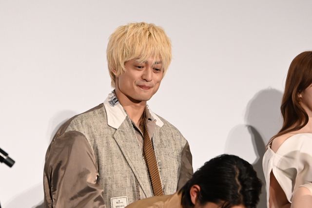 土屋太鳳、肩出し美ドレスで佐久間大介らと登壇！『マッチング TRUE LOVE』完成披露の様子（18枚目）