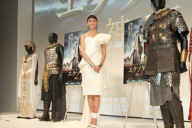 新婚の杏、純白ドレス姿を披露！フォトギャラリー（3枚目）