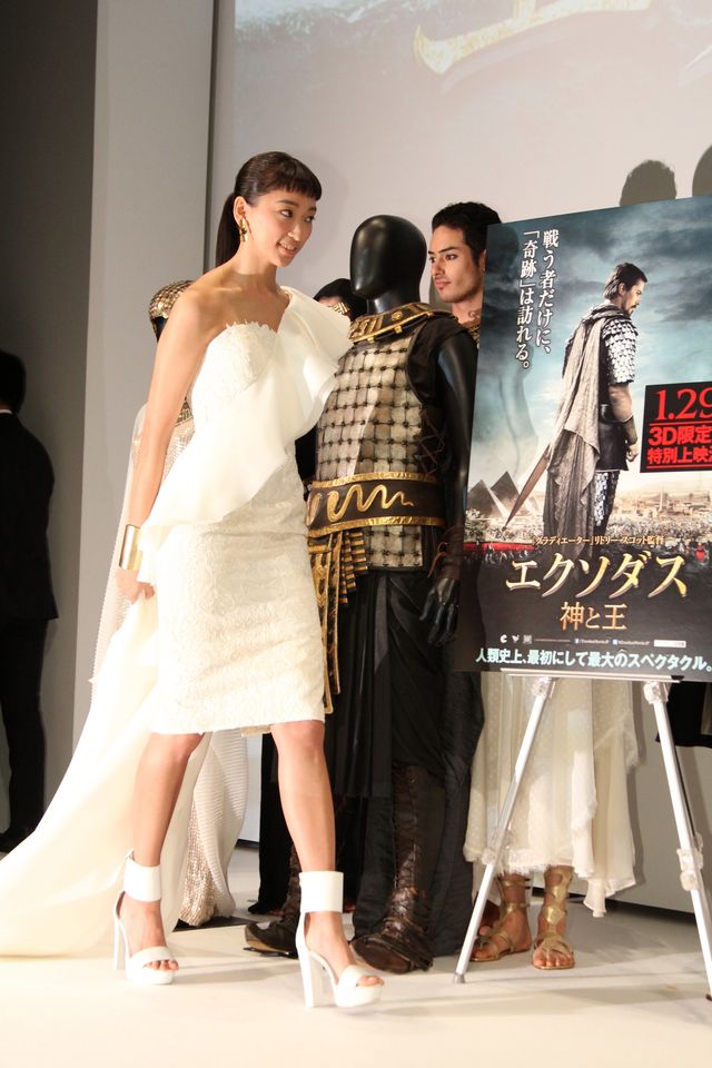 新婚の杏、純白ドレス姿を披露！フォトギャラリー（12枚目）