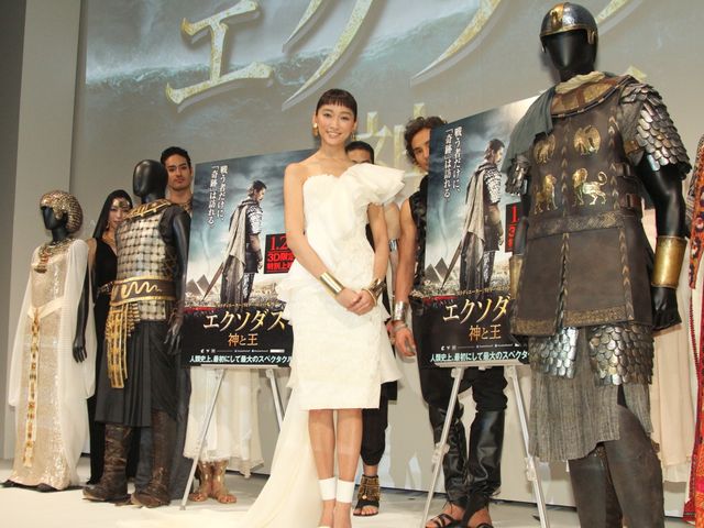 新婚の杏、純白ドレス姿を披露！フォトギャラリー（14枚目）