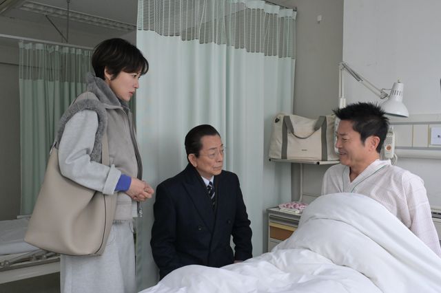 亀山薫、意識を失い救急搬送…「相棒 season24」第17話場面写真：フォトギャラリー