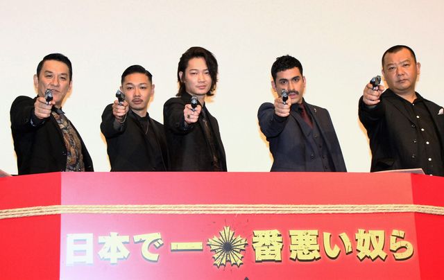 綾野剛が狙い撃ち！『日本で一番悪い奴ら』初日フォトギャラリー：フォトギャラリー