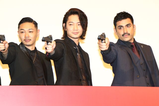 綾野剛が狙い撃ち！『日本で一番悪い奴ら』初日フォトギャラリー（3枚目）
