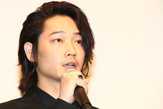 綾野剛が狙い撃ち！『日本で一番悪い奴ら』初日フォトギャラリー（5枚目）