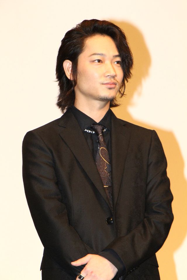 綾野剛が狙い撃ち！『日本で一番悪い奴ら』初日フォトギャラリー（6枚目）