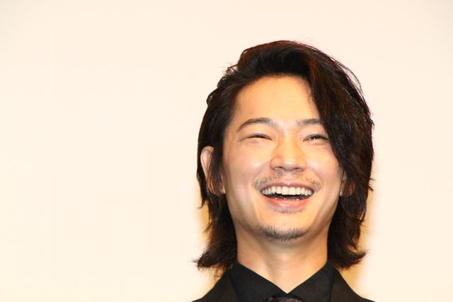 綾野剛が狙い撃ち！『日本で一番悪い奴ら』初日フォトギャラリー（7枚目）