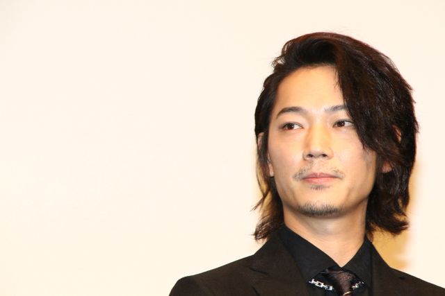 綾野剛が狙い撃ち！『日本で一番悪い奴ら』初日フォトギャラリー（8枚目）