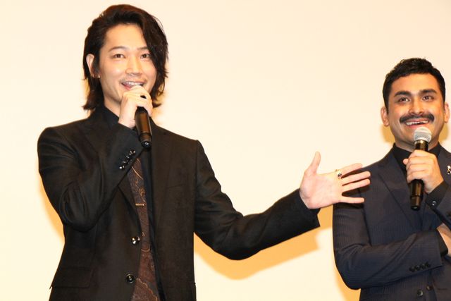 綾野剛が狙い撃ち！『日本で一番悪い奴ら』初日フォトギャラリー（9枚目）