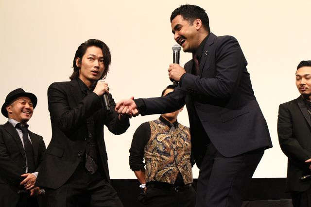 綾野剛が狙い撃ち！『日本で一番悪い奴ら』初日フォトギャラリー（12枚目）