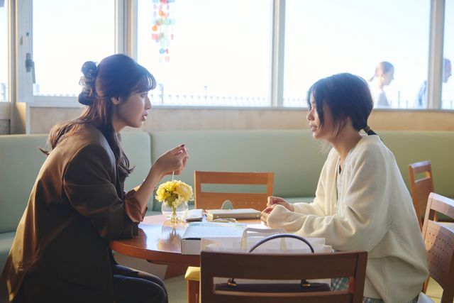 地獄の同窓会…小芝風花＆佐藤健「私の夫と結婚して」第1話＆2話場面写真（4枚目）