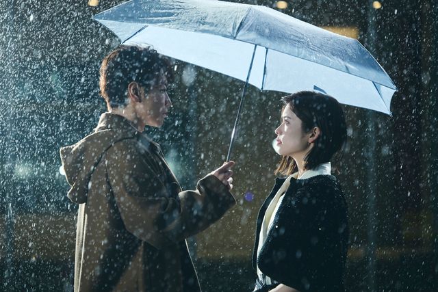 地獄の同窓会…小芝風花＆佐藤健「私の夫と結婚して」第1話＆2話場面写真（9枚目）