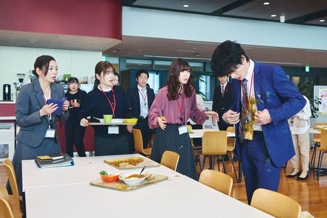 地獄の同窓会…小芝風花＆佐藤健「私の夫と結婚して」第1話＆2話場面写真（11枚目）