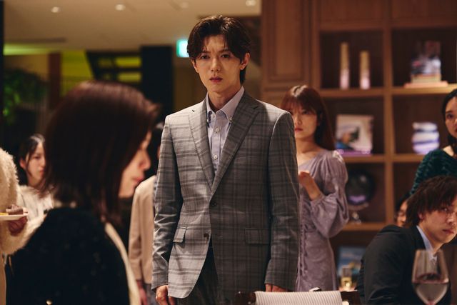 地獄の同窓会…小芝風花＆佐藤健「私の夫と結婚して」第1話＆2話場面写真（13枚目）