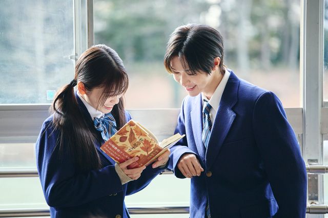 地獄の同窓会…小芝風花＆佐藤健「私の夫と結婚して」第1話＆2話場面写真（15枚目）