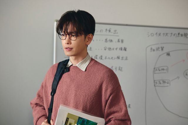 地獄の同窓会…小芝風花＆佐藤健「私の夫と結婚して」第1話＆2話場面写真（16枚目）