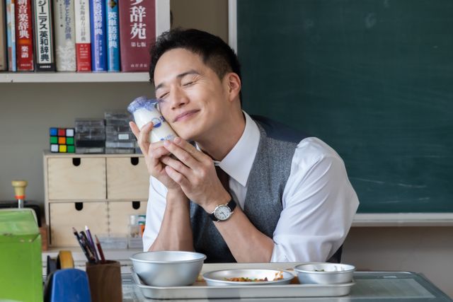 エビぞりがキレッキレ！「おいしい給食 season3」第1話場面写真（2枚目）