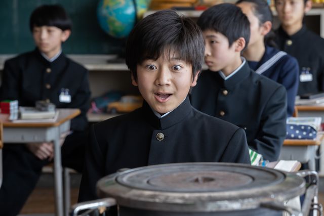 エビぞりがキレッキレ！「おいしい給食 season3」第1話場面写真（4枚目）