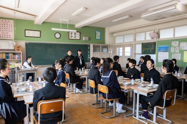 エビぞりがキレッキレ！「おいしい給食 season3」第1話場面写真（5枚目）