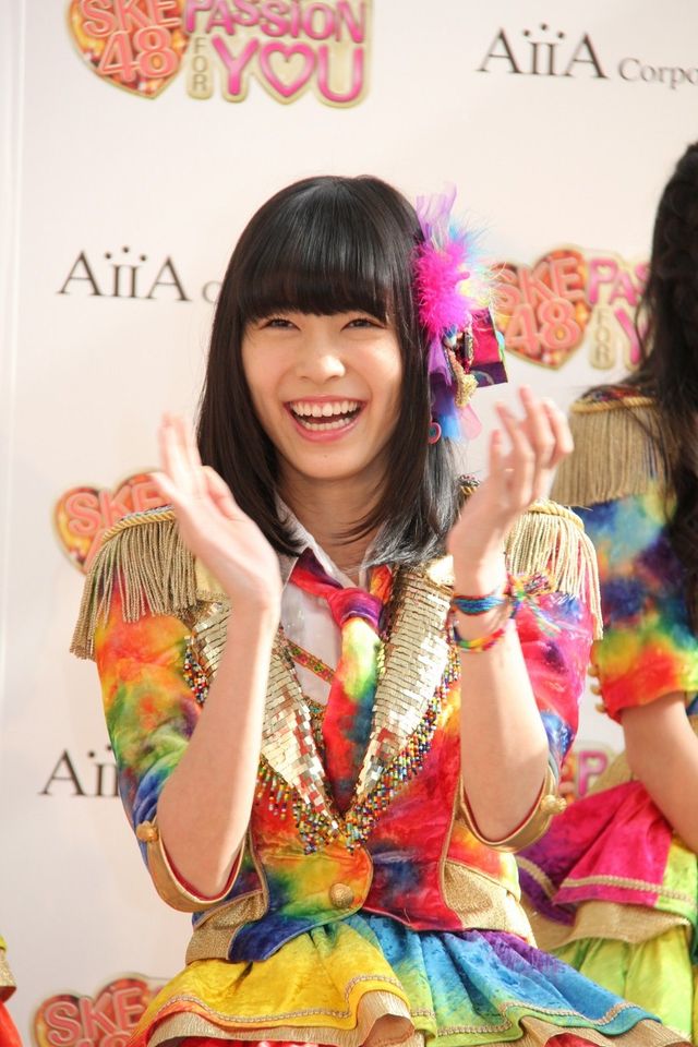 カラフルな衣装でナマ脚がまぶしい！SKE48松井珠理奈らフォトギャラリー（4枚目）