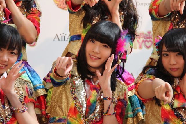 カラフルな衣装でナマ脚がまぶしい！SKE48松井珠理奈らフォトギャラリー（8枚目）