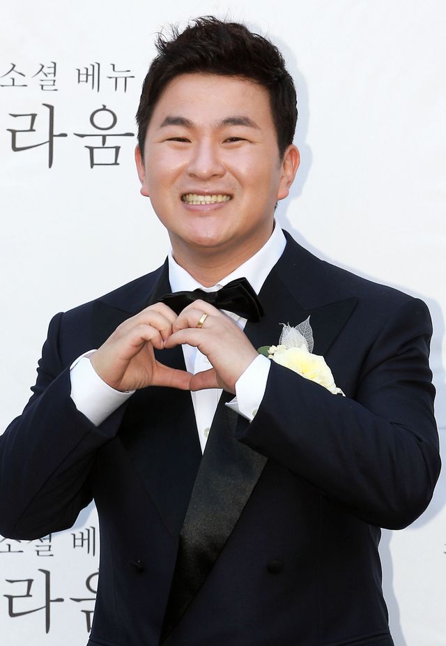 ホ・ガク、挙式で満面の笑み！フォトギャラリー（2枚目）