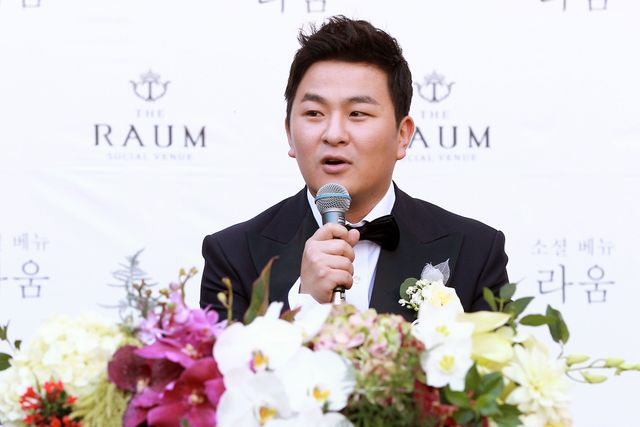 ホ・ガク、挙式で満面の笑み！フォトギャラリー（4枚目）