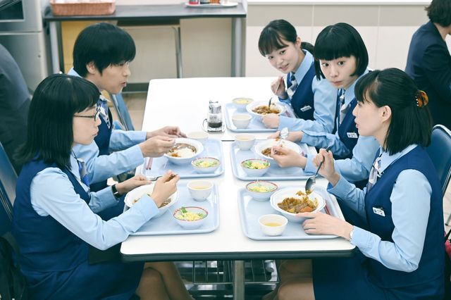 『架空OL日記』未公開写真　バカリズム×夏帆×臼田あさ美×佐藤玲×山田真歩が更衣室でOLトーク！（4枚目）