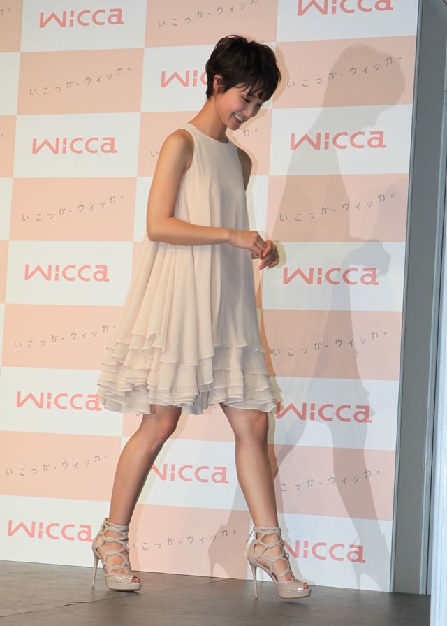 剛力彩芽、大切な人にクリスマスプレゼントあげたい　画像ギャラリー（4枚目）