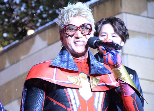 さすがBIGBOSS！新庄剛志、スパイダーマンスーツでド派手に登場：フォトギャラリー