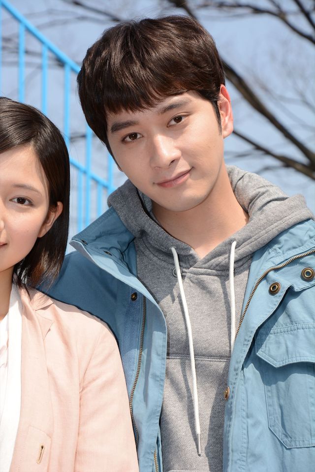 野獣アイドル2PM・チャンソン、子供でにぎわう日曜の公園での囲み取材に戸惑い…　画像ギャラリー（5枚目）