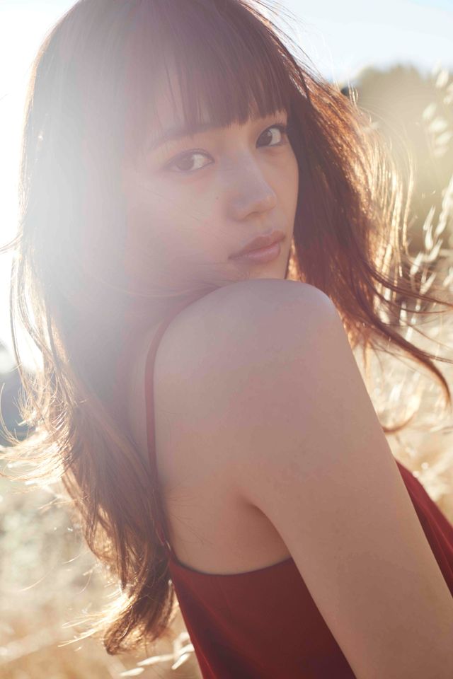 大胆な水着ショットも！【全5枚】川口春奈10thアニバーサリー