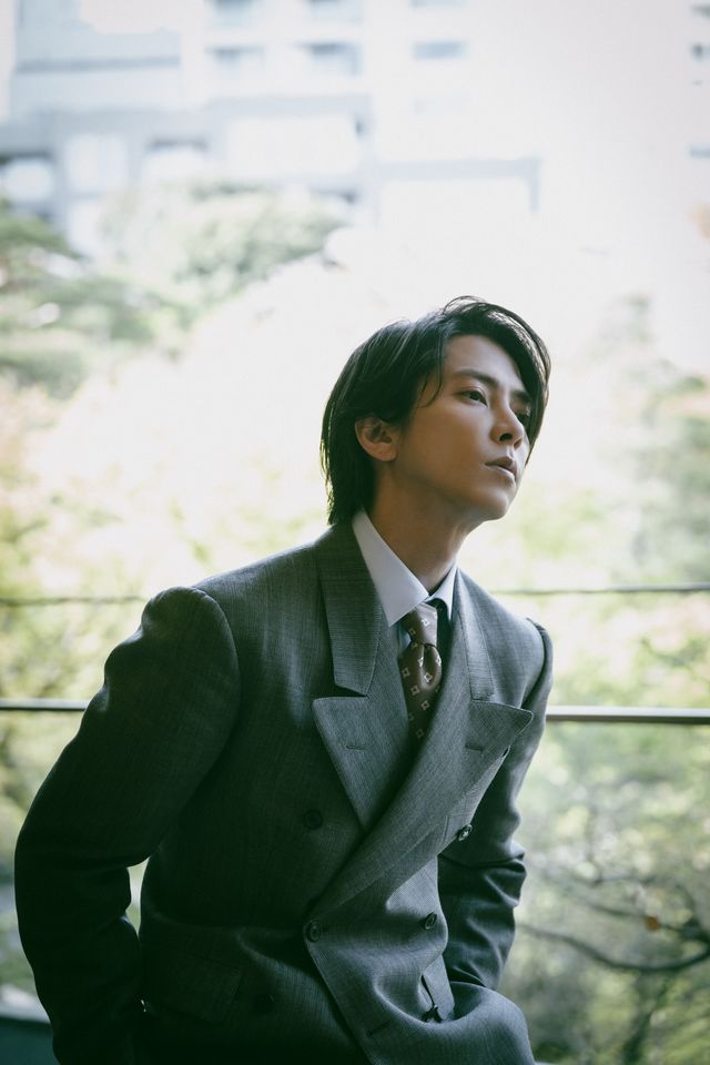 横顔も美しい…山下智久、撮りおろしカット（4枚目）