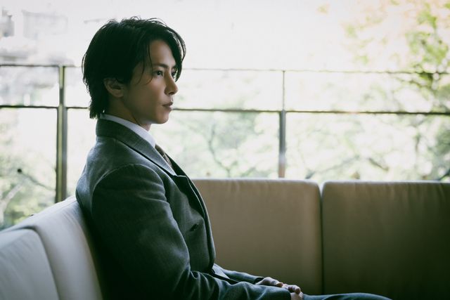 横顔も美しい…山下智久、撮りおろしカット（5枚目）