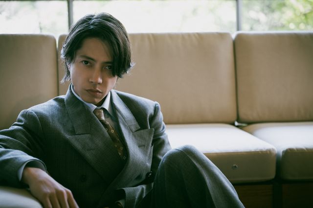 横顔も美しい…山下智久、撮りおろしカット（6枚目）