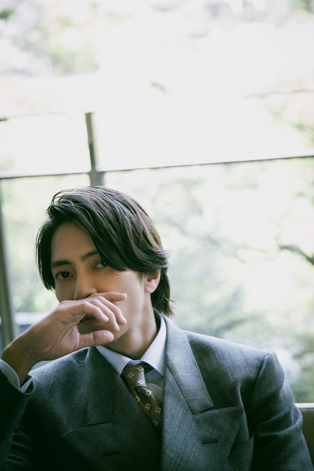 横顔も美しい…山下智久、撮りおろしカット（7枚目）